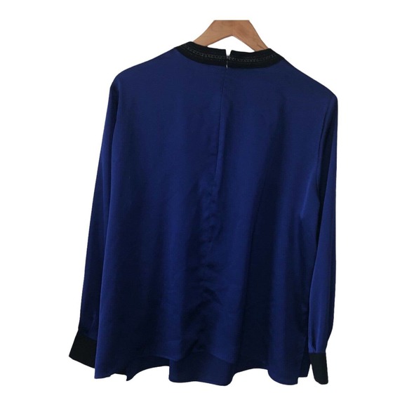 B678 NWT Ming Wang Keyhole Knit Trim Detail Crept De Chine Blouse. Lunar Blue XL - Picture 6 of 7